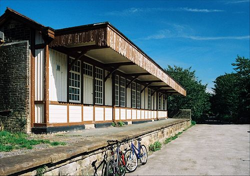 Halton railway station, Lancashire